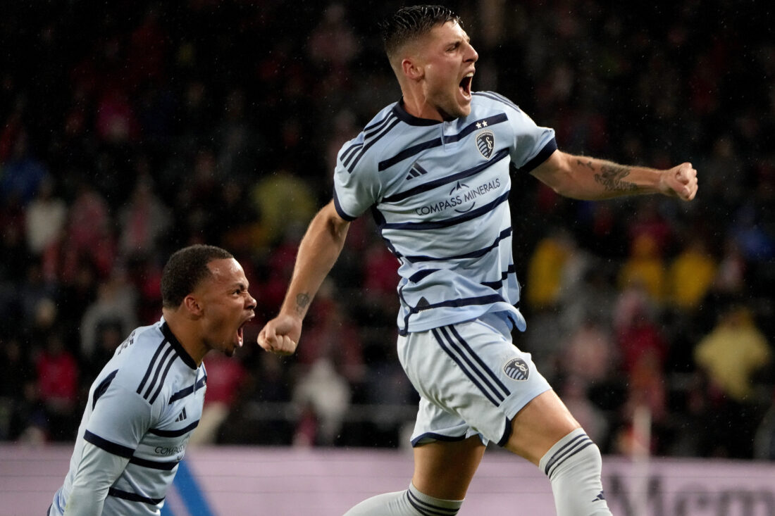 Sporting KC beats St. Louis 41 in bestof3 opener News, Sports, Jobs Lawrence Journal